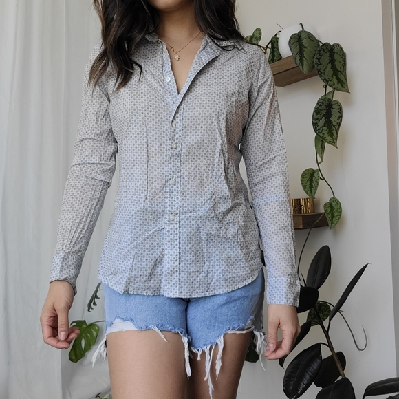 Lord & Taylor lightweight button-down shirt - Picture 3 of 3